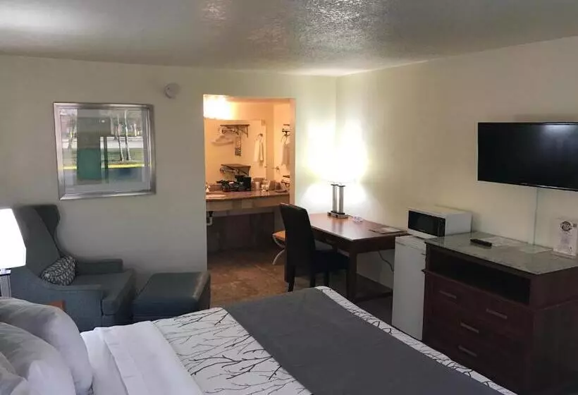 キングサイズベッドのスタンダードルーム, At Home Inn  Fort Pierce