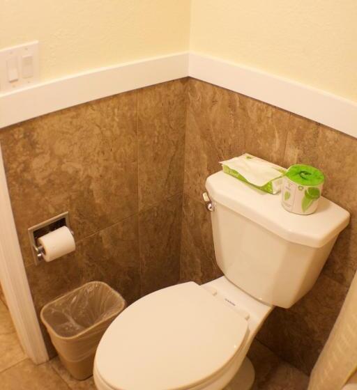 غرفة قياسية سرير كينج, At Home Inn  Fort Pierce