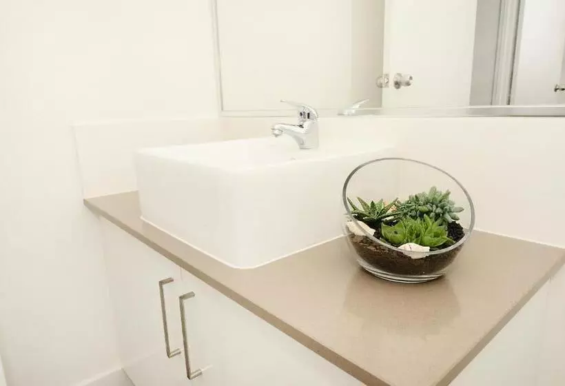 آپارتمان 2 خوابه, Oaks Moranbah Suites