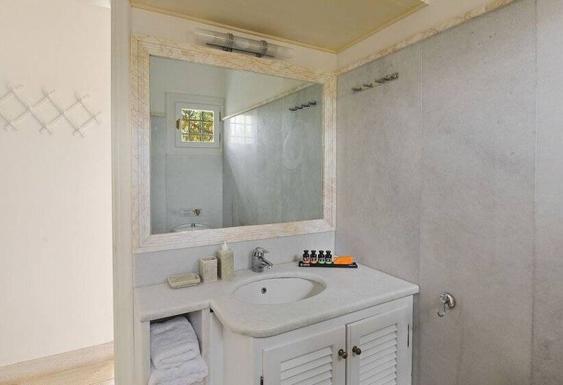 带泳池景观及2个卧室的公寓, Villa Nika