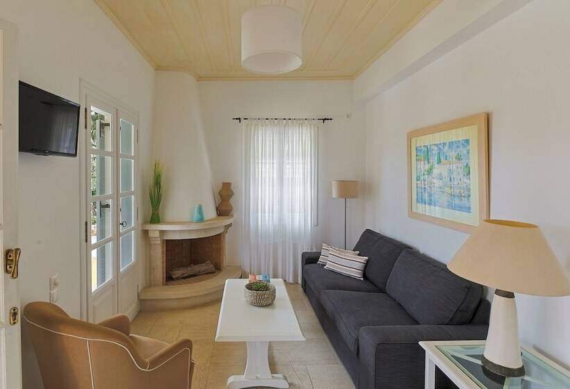 带泳池景观及2个卧室的公寓, Villa Nika