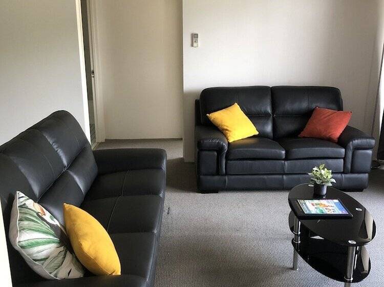 Апартаменты 2 Спальни, White Crest Apartments