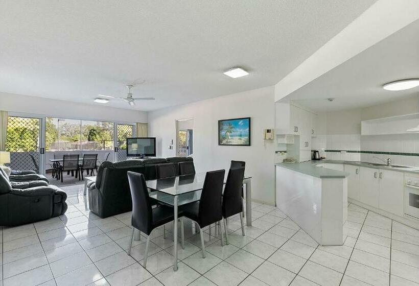 شقة غرفة واحدة, White Crest Apartments