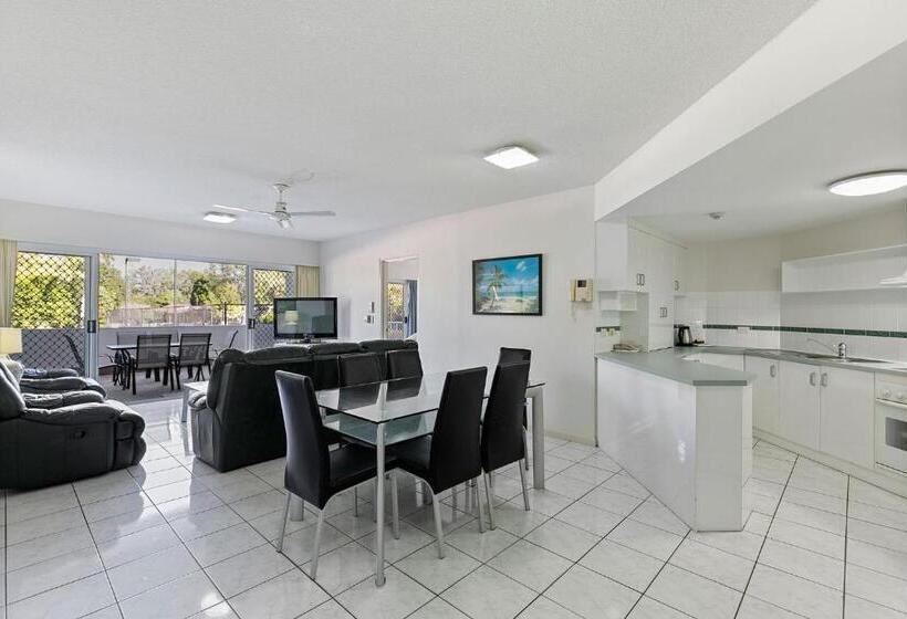 Апартаменты 2 Спальни, White Crest Apartments