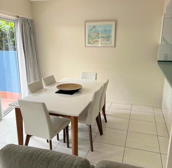 شقة غرفتين, White Crest Apartments