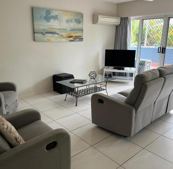 شقة غرفتين, White Crest Apartments