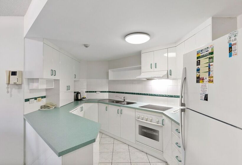 شقة غرفة واحدة, White Crest Apartments