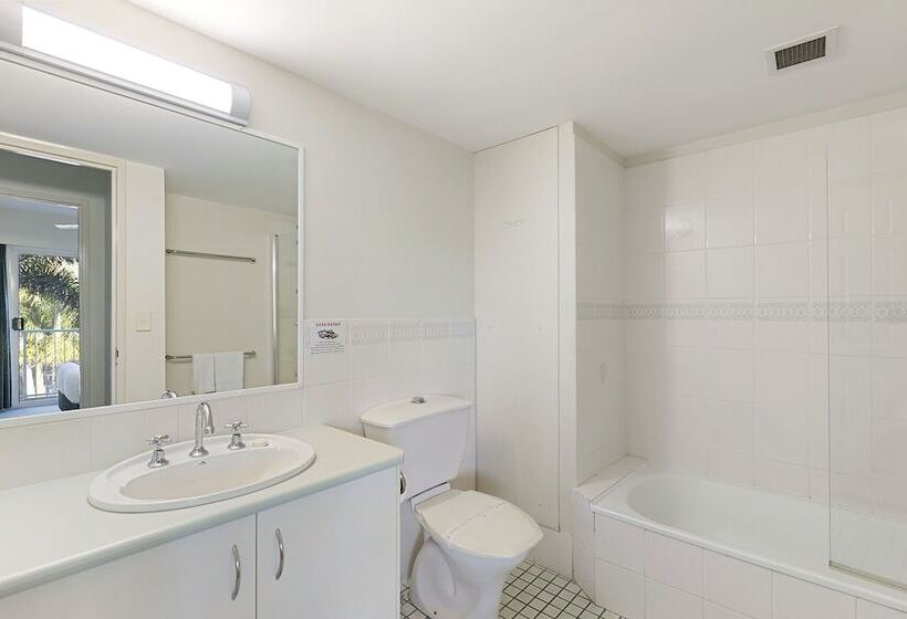 Апартаменты 2 Спальни, White Crest Apartments