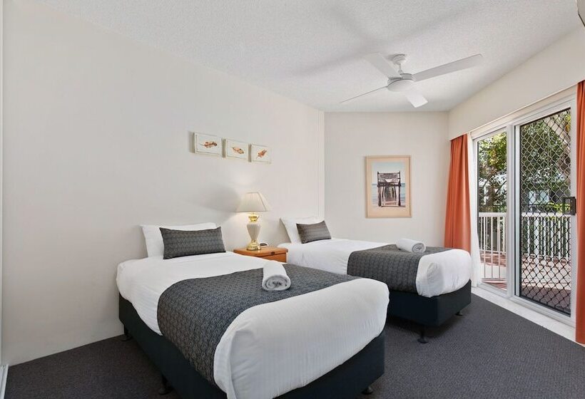 شقة 3 غرف نوم مطلة على حمام السباحة, White Crest Apartments