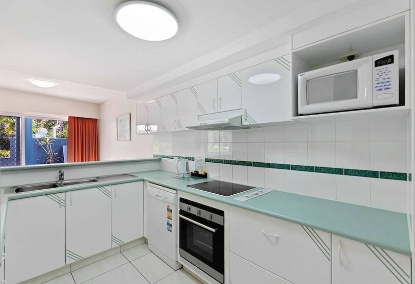 شقة 3 غرف نوم مطلة على حمام السباحة, White Crest Apartments