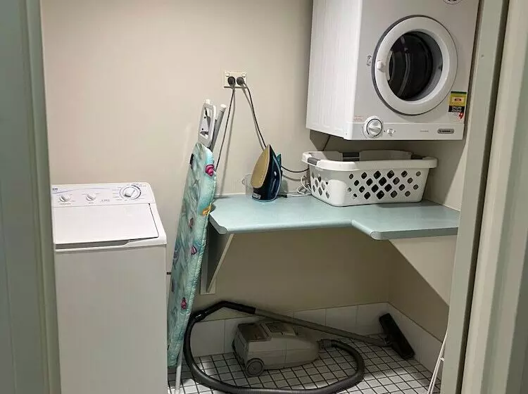 プールビューの3ベッドルームアパート, White Crest Apartments
