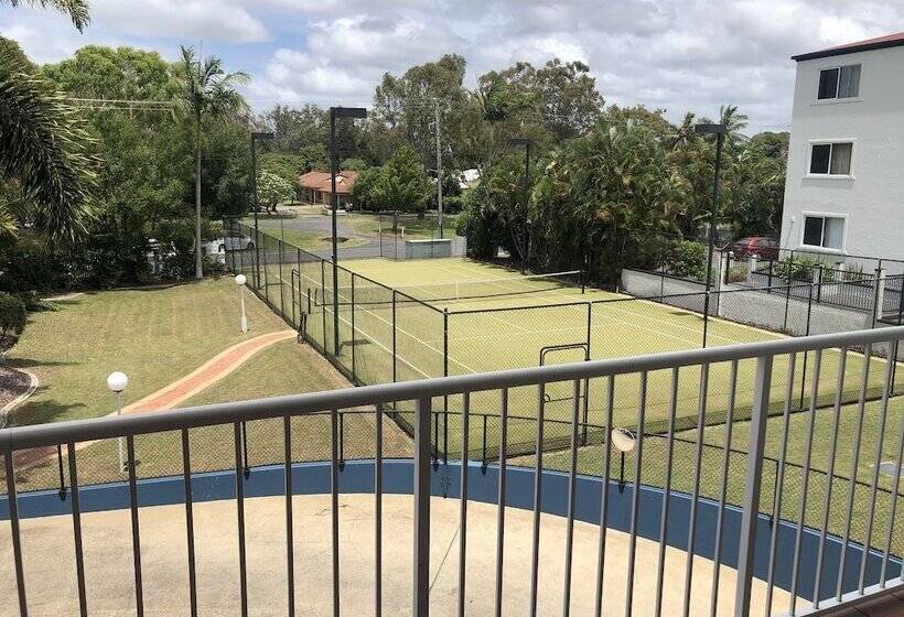 شقة غرفة واحدة, White Crest Apartments