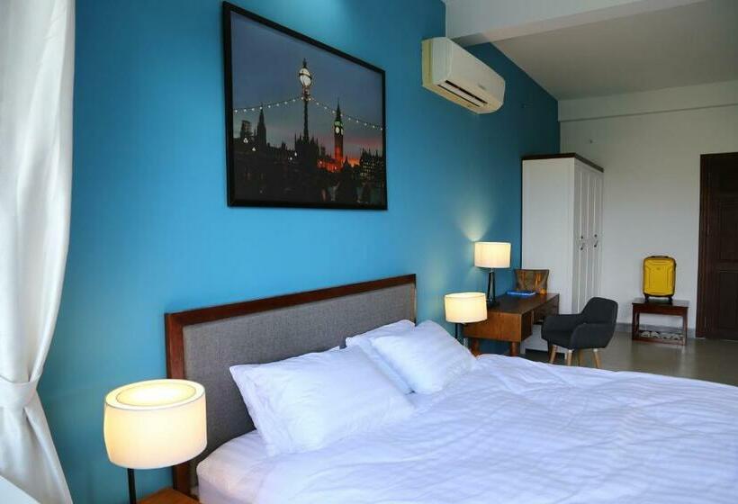 سوئیت با بالکن, Brighton Boutique