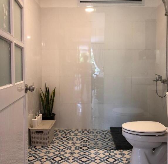 سوئیت با بالکن, Brighton Boutique