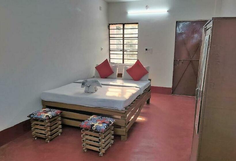 غرفة إقتصادية, Staymaker Gharana Resort