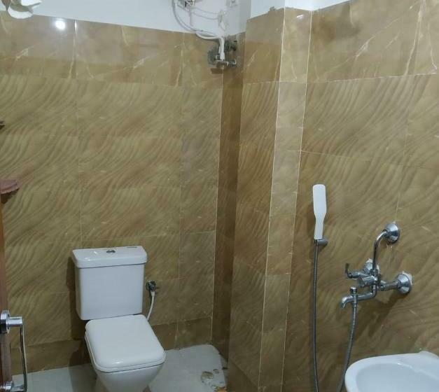 デラックスの４人部屋, Staymaker Gharana Resort