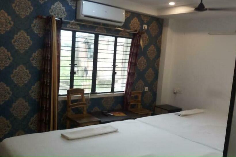 غرفة ديلوكس رباعية, Staymaker Gharana Resort