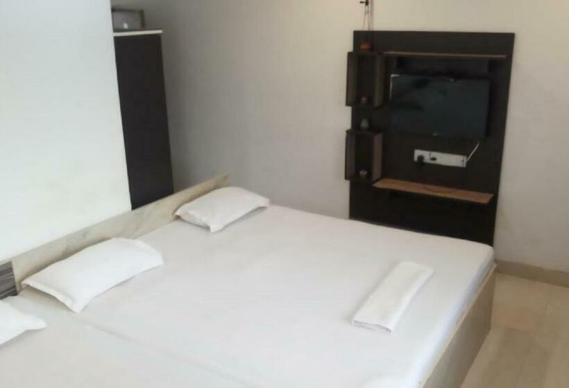 デラックスの４人部屋, Staymaker Gharana Resort