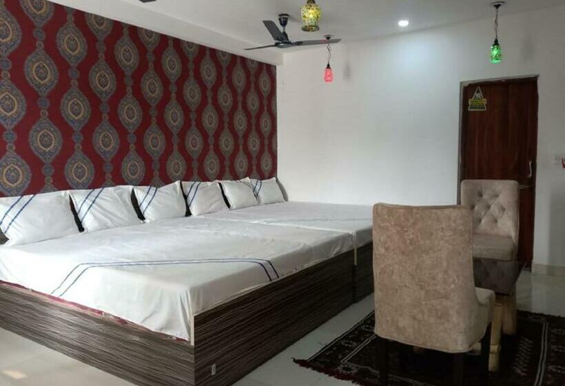 חדר דלוקס לארבעה, Staymaker Gharana Resort