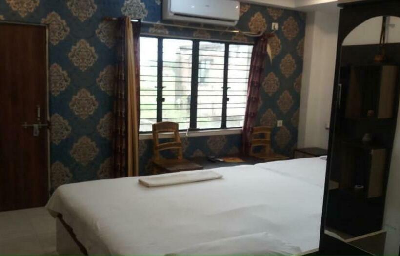غرفة ديلوكس رباعية, Staymaker Gharana Resort