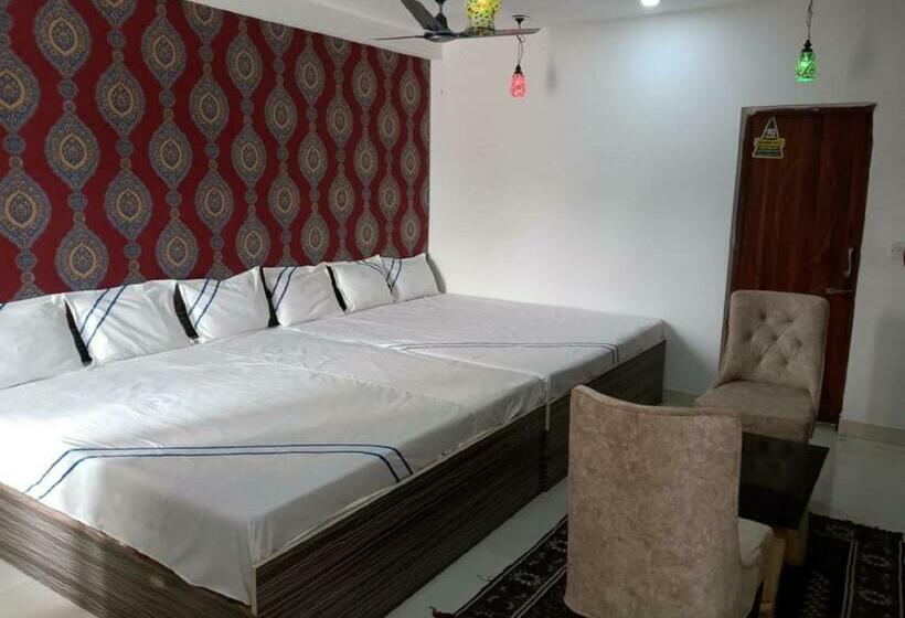 חדר דלוקס לארבעה, Staymaker Gharana Resort