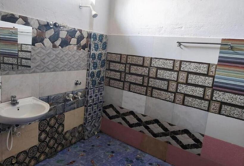 غرفة إقتصادية, Staymaker Gharana Resort