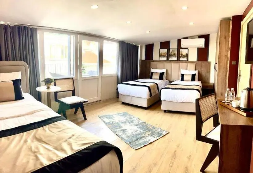 Standard Triple Room with Terrace, Beşiktaş Konuk