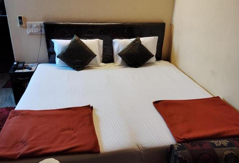 スタンダードルーム, Ds Residency Varanasi Prime Location Parking