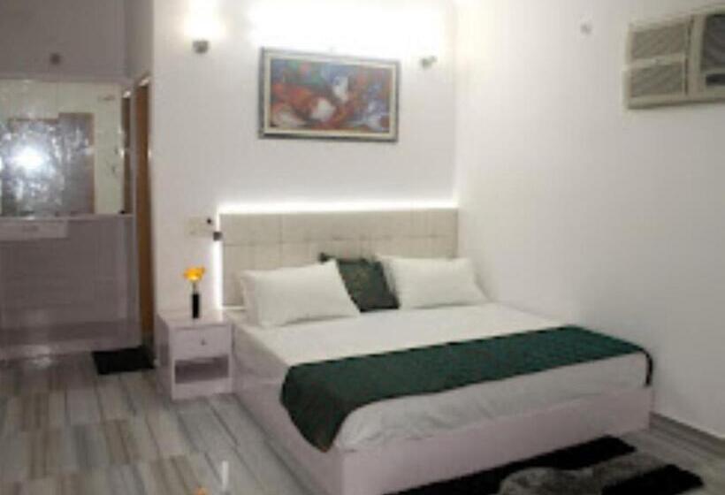 デラックスルーム, Ds Residency Varanasi Prime Location Parking