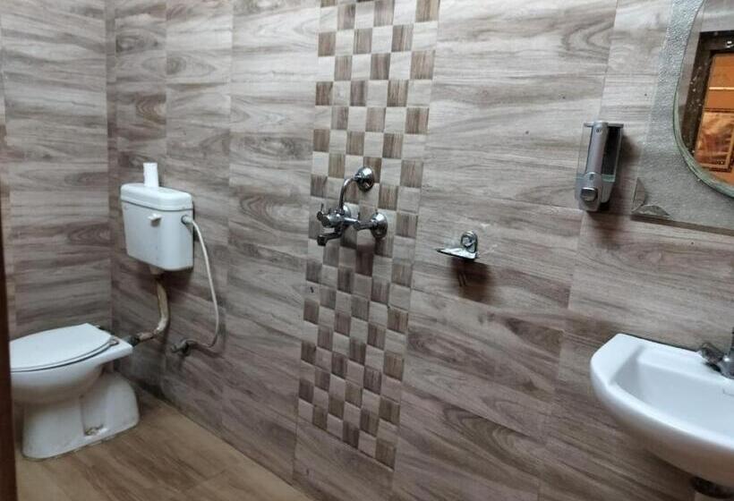 ファミリールーム, Ds Residency Varanasi Prime Location Parking