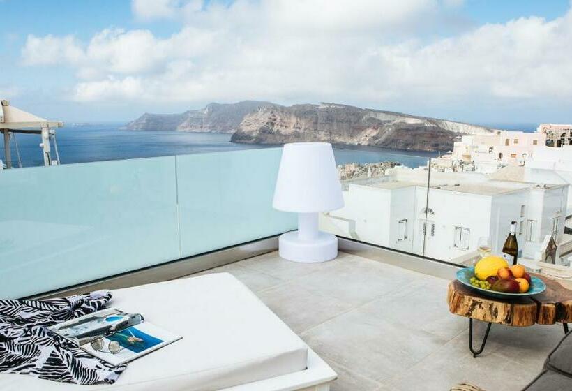 سوییت با چشم‌انداز دریا, The Museum Project Oia