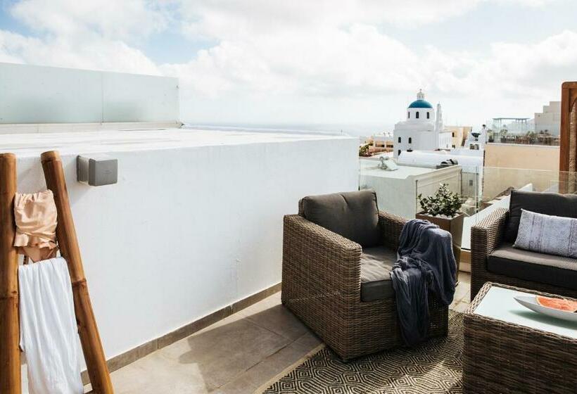 سوییت با چشم‌انداز دریا, The Museum Project Oia