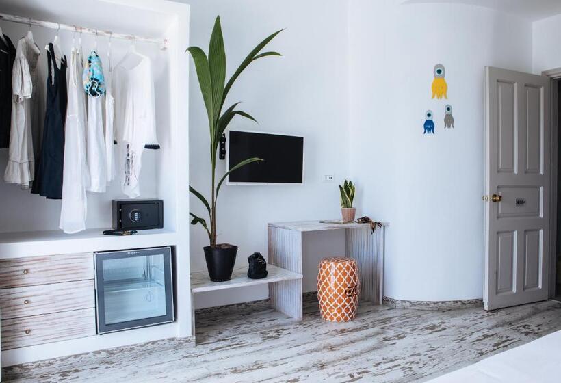 اتاق لوکس با بالکن, The Museum Project Oia