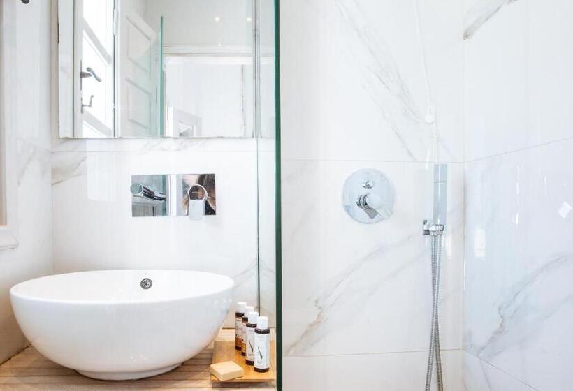 اتاق لوکس با بالکن, The Museum Project Oia