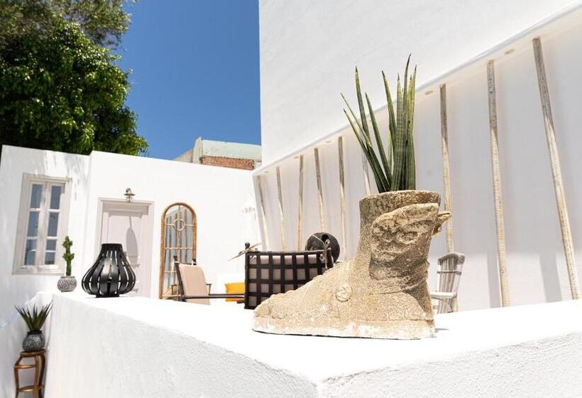 سوییت جونیور با چشم‌انداز استخر, The Museum Project Oia