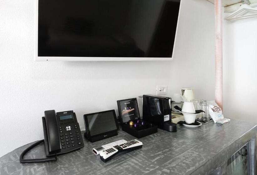 سوییت با چشم‌انداز استخر, The Museum Project Oia