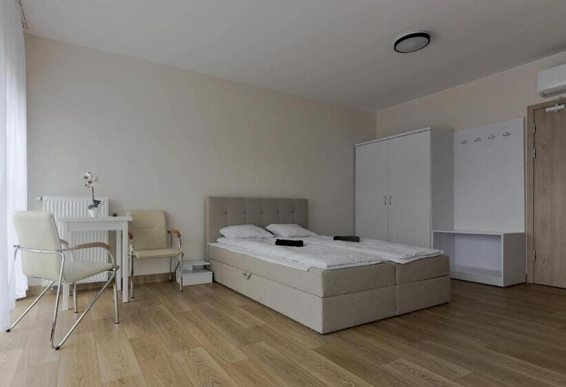 غرفة قياسية ثلاثية, Pawilon Sportowo Turystyczny Kalwarianka