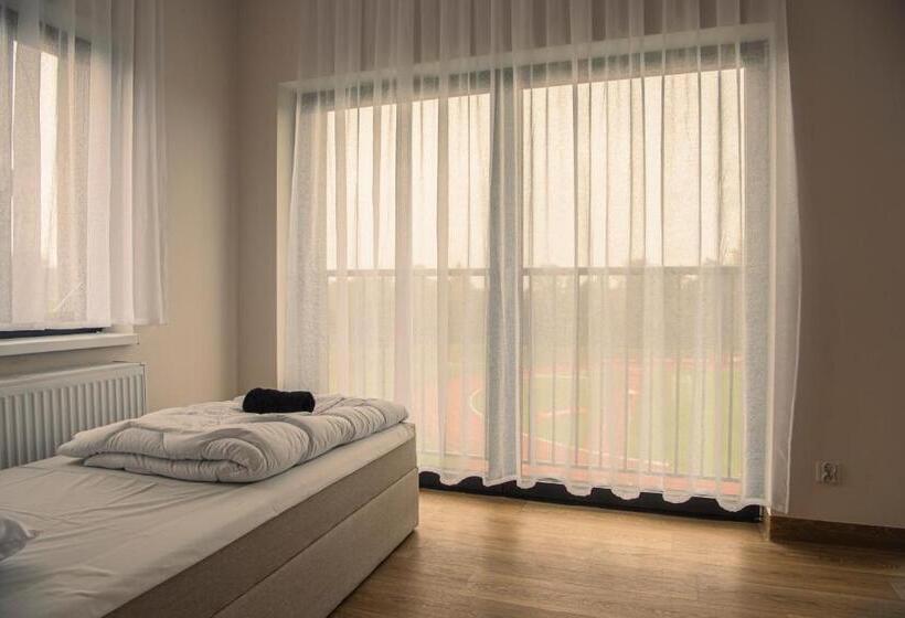 غرفة قياسية ثلاثية, Pawilon Sportowo Turystyczny Kalwarianka