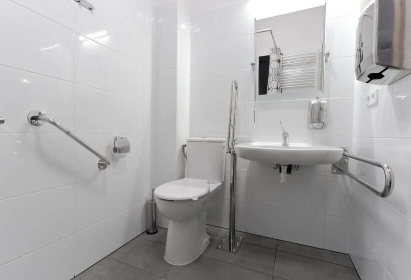 غرفة قياسية فردية لذوى الإحتياجات الخاصة, Pawilon Sportowo Turystyczny Kalwarianka