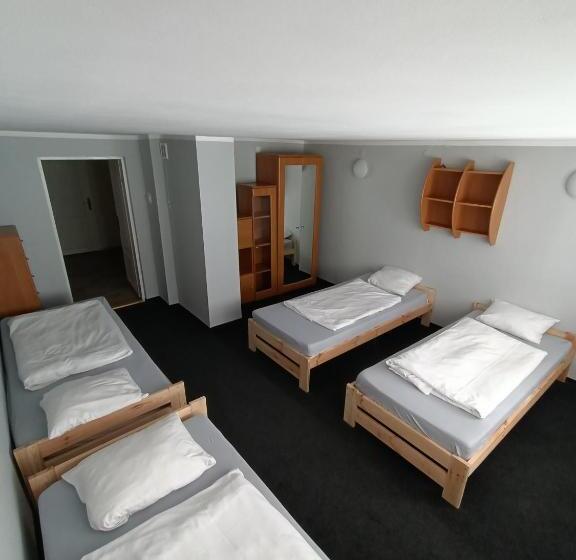 חדר אקונומי לארבעה, Ośrodek Wypoczynkowy Nad Wodospadem