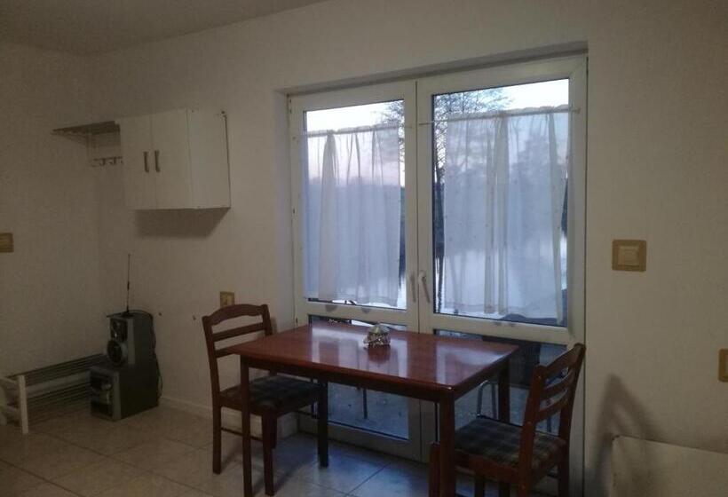 Дом 1 Спальня, Agrowczasy Nad Stawem