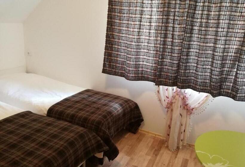 غرفة قياسية, Agrowczasy Nad Stawem