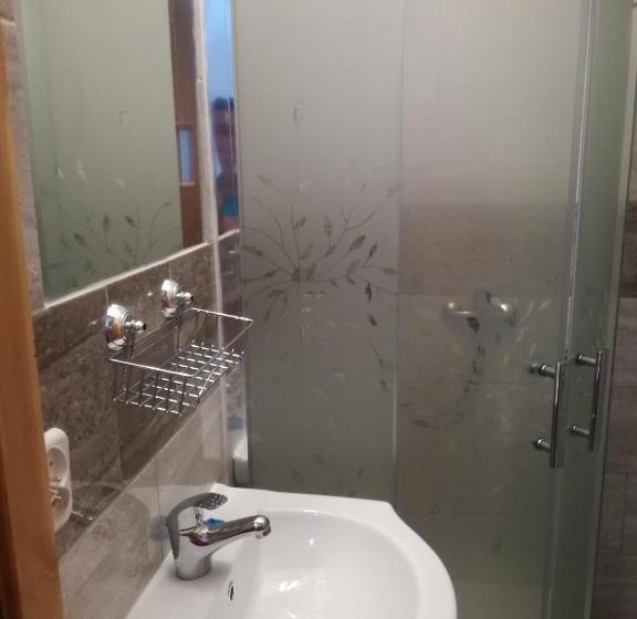 غرفة قياسية, Agrowczasy Nad Stawem