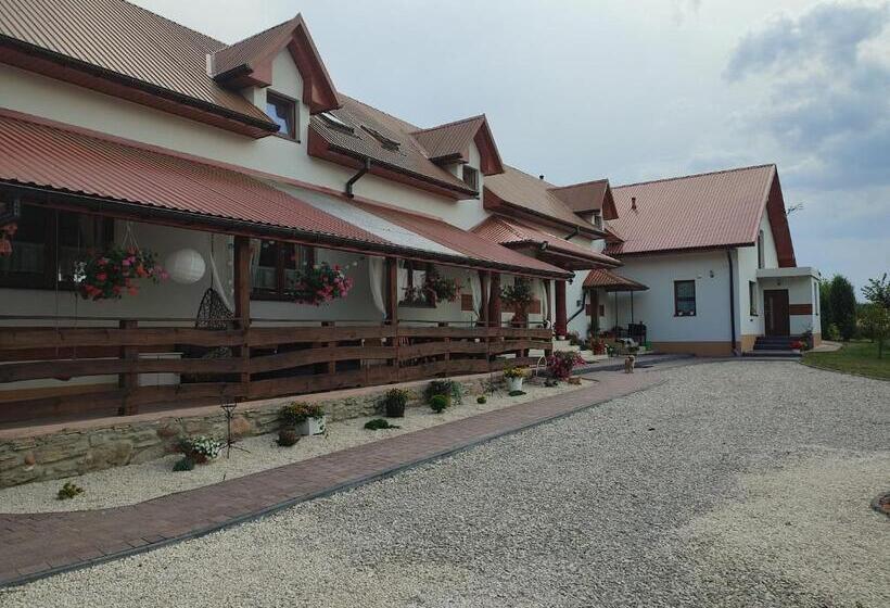 غرفة قياسية, Agrowczasy Nad Stawem