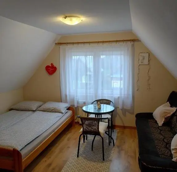Standard Kolmen Hengen Huone, Dom Słoneczko Pokoje Do Wynajęcia W Białowieży