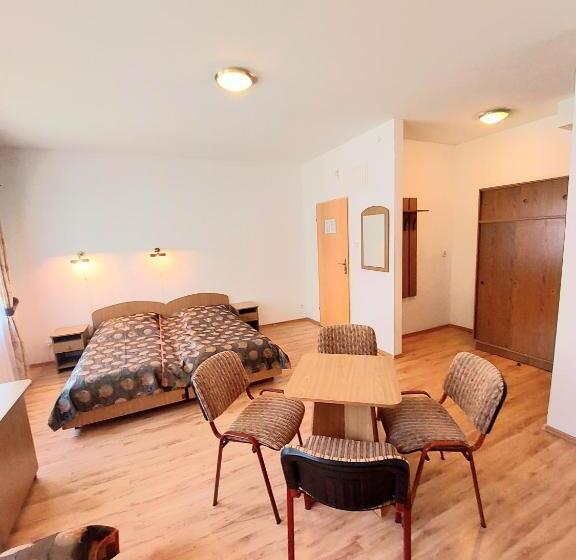 Четырехместный Номер Стандарт, Marel Apartments U Sowy  Sauna Polanica Zdrój