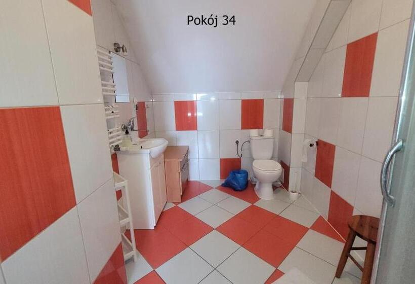 חדר סטנדרט לארבעה, Pod Dębem