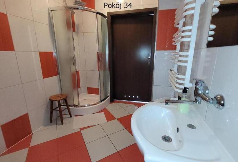 חדר סטנדרט לארבעה, Pod Dębem