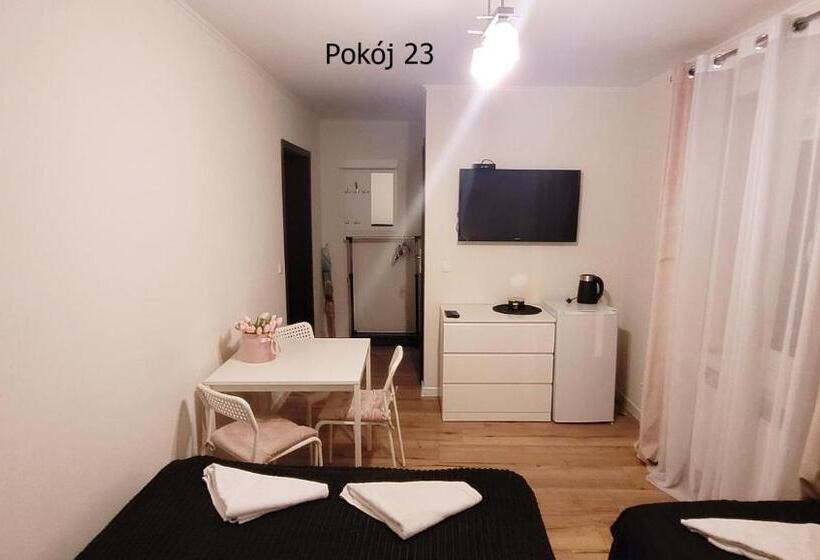 חדר סטנדרט לשלושה, Pod Dębem