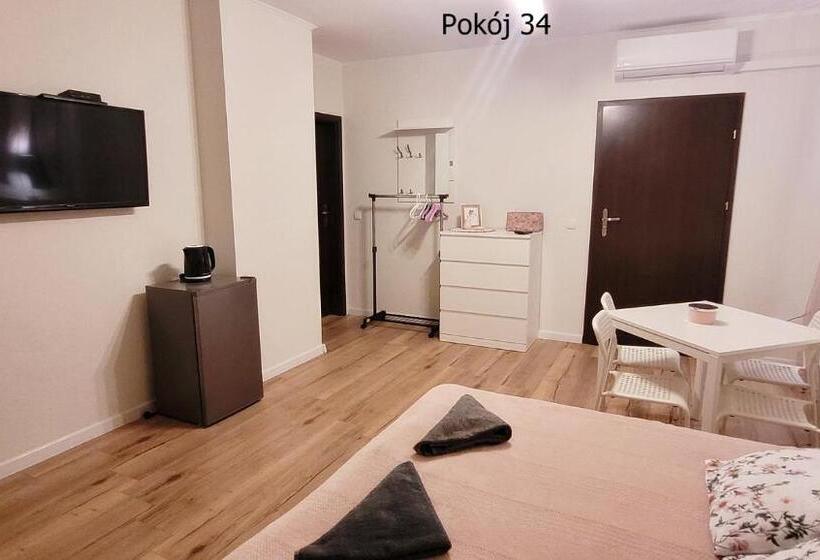 スタンダード４人部屋, Pod Dębem